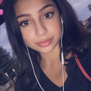 Meet your Posher, Desiree